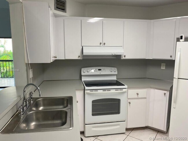 Foto del edificio - 9441 Fontainebleau Blvd