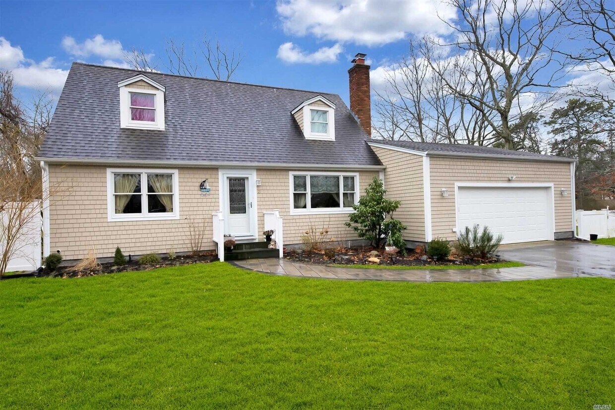 2 Gardenia Ave, Hampton Bays, NY 11946 House for Rent in Hampton Bays