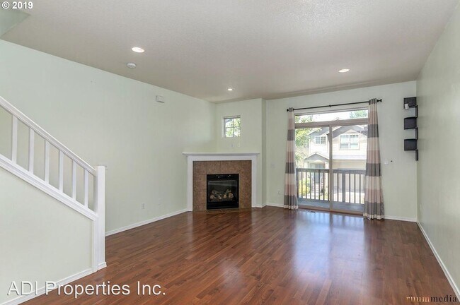 Building Photo - 2 br, 2.5 bath House - 17444 SW Rose Petal...