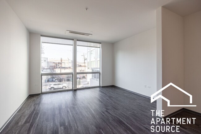 Foto del edificio - 2340 N California Ave