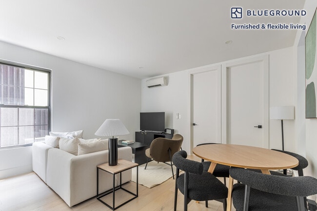 Building Photo - 70 Middagh St