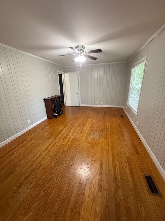 Building Photo - Beautifully updated, white-painted brick h...