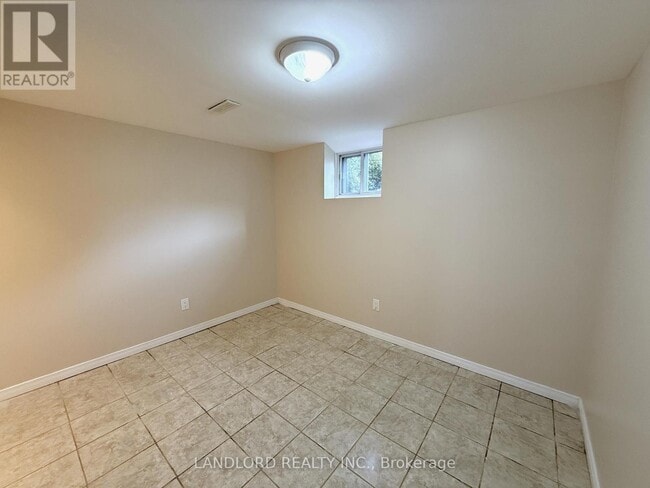Building Photo - 220 Ellington Dr