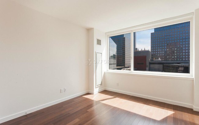Building Photo - 305 S End Ave