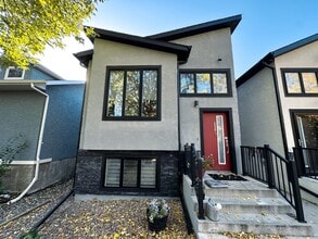Building Photo - 111 Chandos Ave
