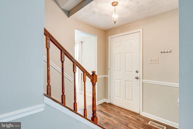 Foto del edificio - 3381 Monarch Ln