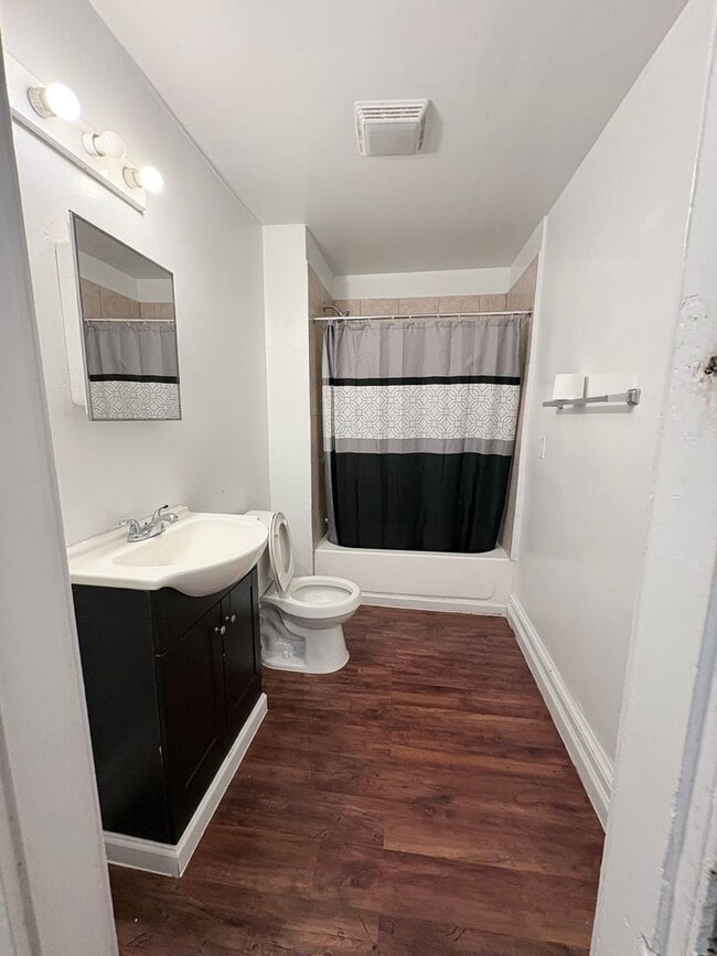 Building Photo - Spacious 3 Bedroom Parking in York City SD