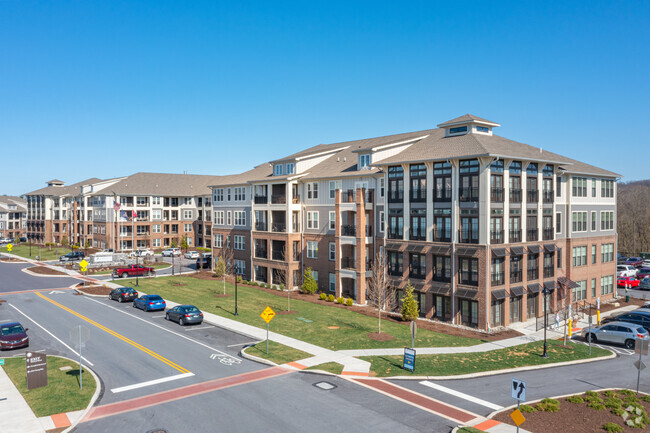 Building Photo - J Creekside at Exton