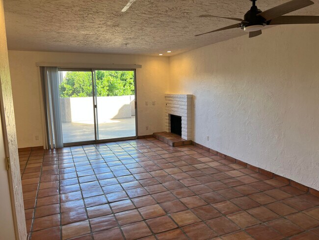 Building Photo - 280 S Avenida Caballeros