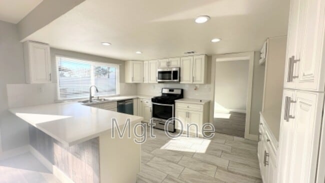 Building Photo - 25683 San Lupe Ave