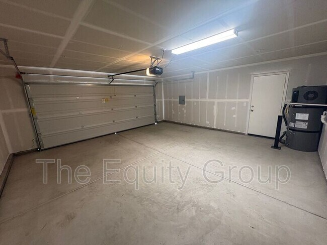 Foto del edificio - 2142 E Oak Ave