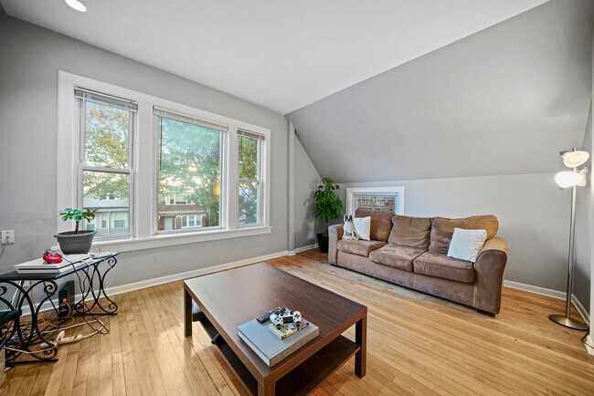Living Room - 2026 N Karlov Ave