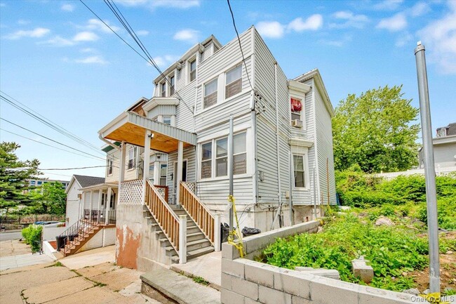 Building Photo - 17 Lamartine Ave