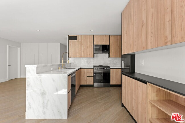 Foto del edificio - 1450 S Crescent Heights Blvd