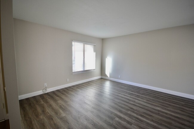 Foto del edificio - Updated 2 Bedroom Anaheim Hills Townhome