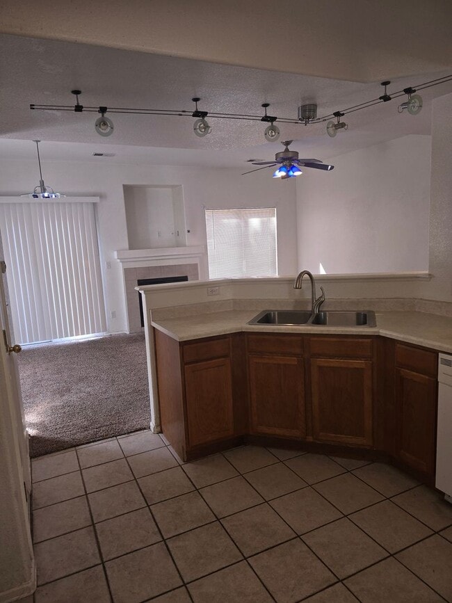 Building Photo - 2 Bedroom 2.5 Bath townhome in Thornton co...