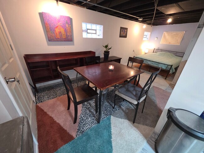 Foto del edificio - 3921 E Layton Ave