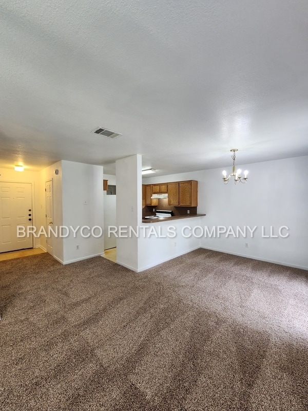 Building Photo - 305 Deloris Dr