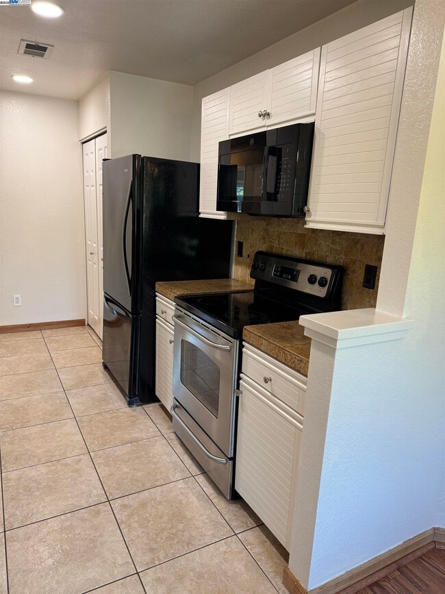 Building Photo - 7765 Canyon Meadows Cir