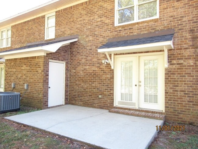 Building Photo - 160 Gertrude Dr