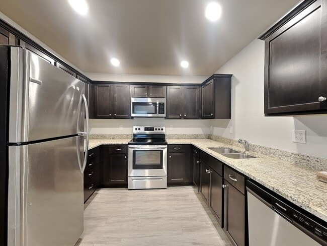 Building Photo - Charming 3-Bed, 2-Bath Home in Blue Springs