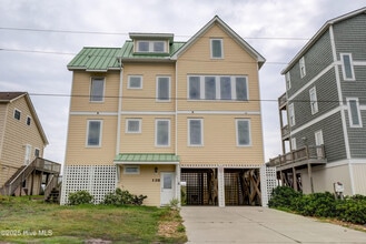 Building Photo - 138 Topsail Rd