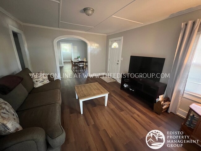 Building Photo - Charming Remodeled Home in the Heart of Or...