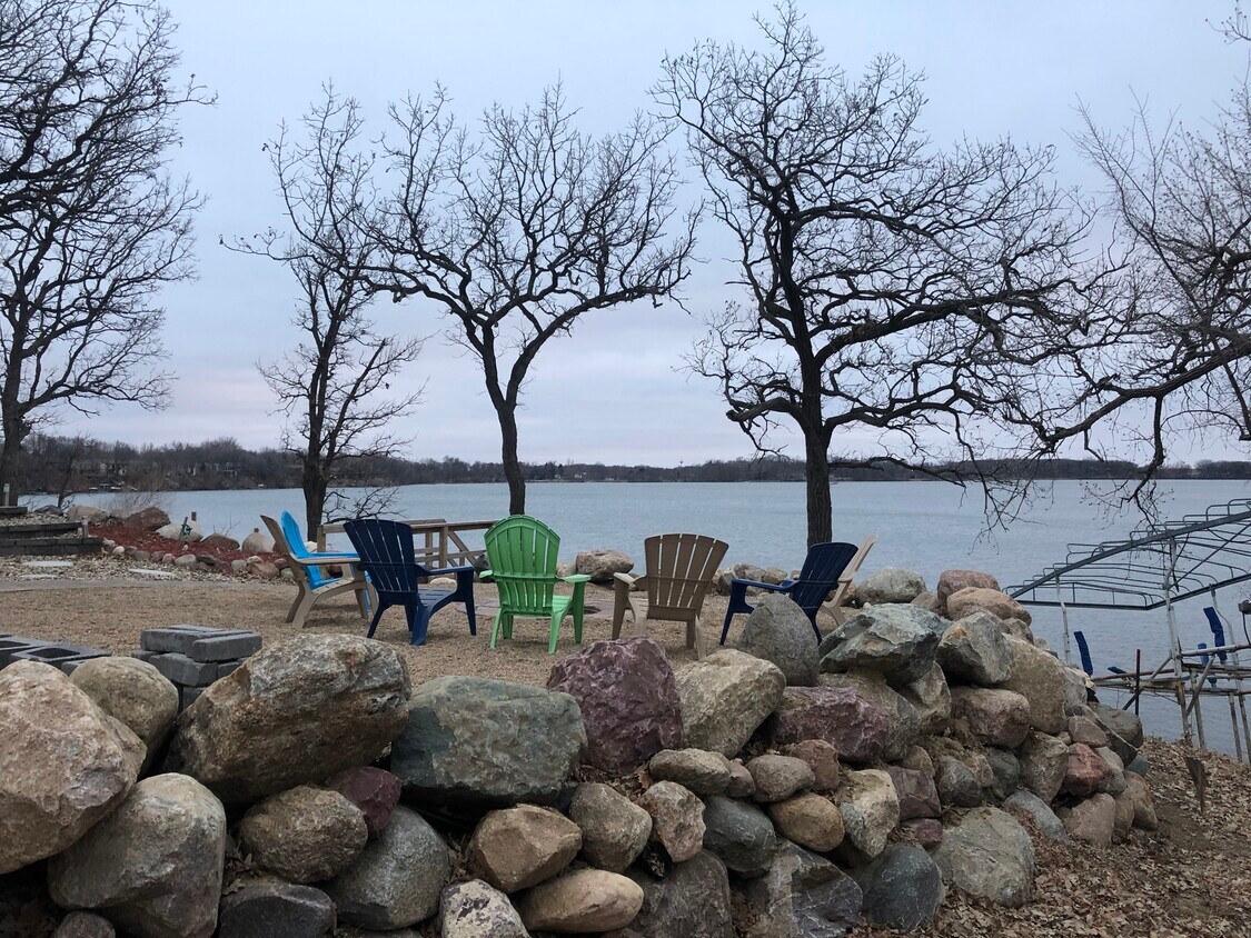 90 feet of Lakeside. - 2602 Center Lake Dr