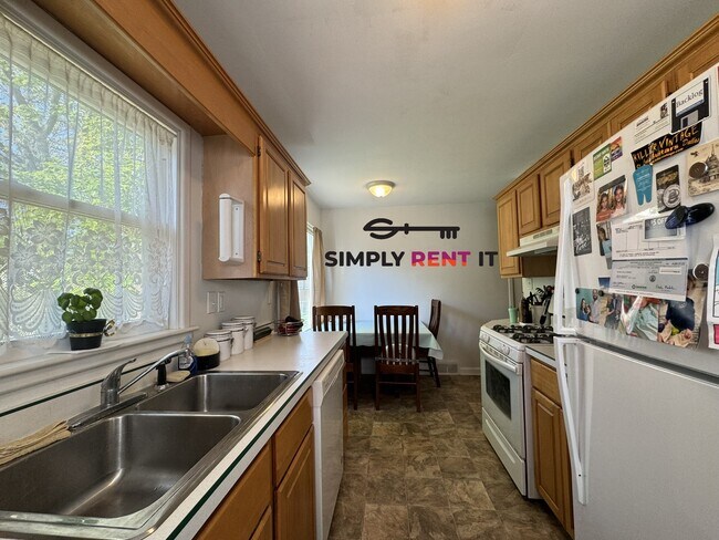 Foto del edificio - 3 Bedroom Downtown, Ames with Hardwood Floors