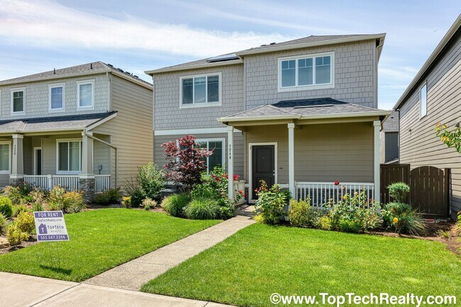 Building Photo - Lovely 4 BD 2.5 BA Home in a coveted Abbey...