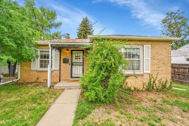 Building Photo - $2,695 - 3 Bed, 1 Bath Updated Home in Den...