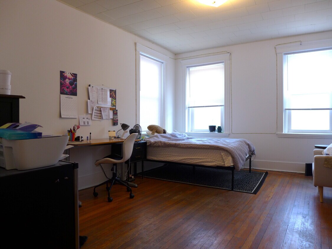 Primary Photo - 62 Louis Prang St