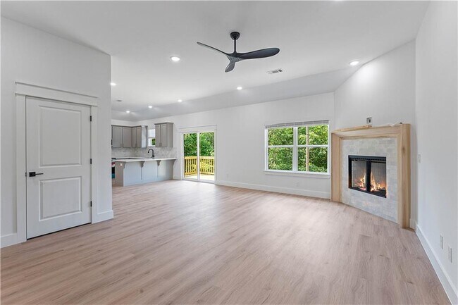 Building Photo - 17 Westmorland Dr