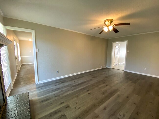 Foto del edificio - 3 bed, 2 bath home with access to 79 and 40.