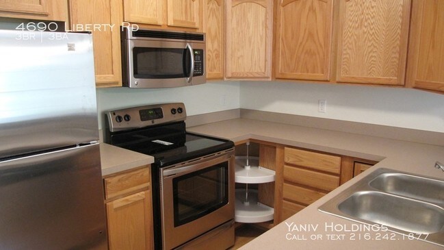 Building Photo - 3BR Townhouse ... Fantastic South Euclid L...