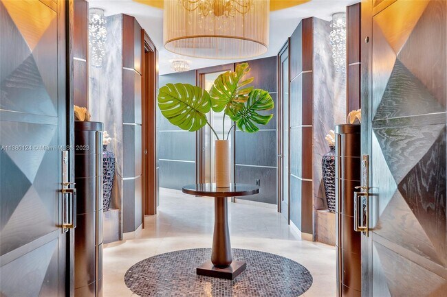 Foto del edificio - 100 South Pointe Dr