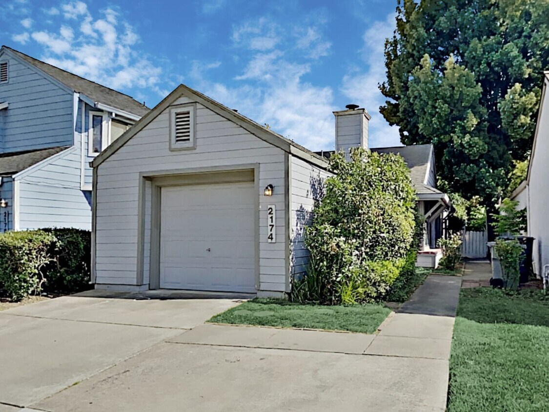 Primary Photo - 2174 Sandcastle Way