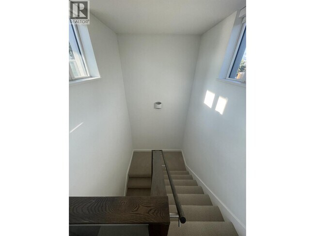 Photo du bâtiment - 6522 Nelson Ave