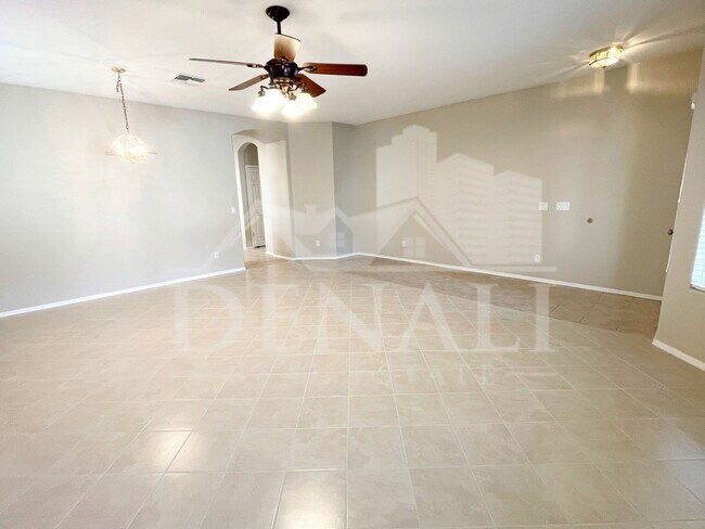 Foto del edificio - 8355 W Mary Ann Dr