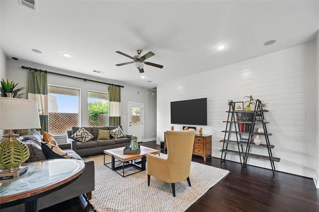 Building Photo - 1605 Cedar Crest Dr