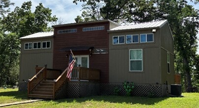 Building Photo - 373 Saddle Surrey Rd