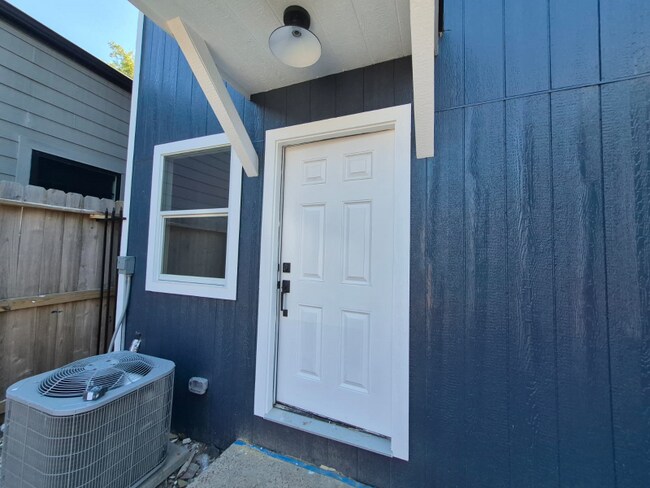 Foto del edificio - 3268 Holman St