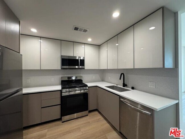 Foto del edificio - 955 Fedora St