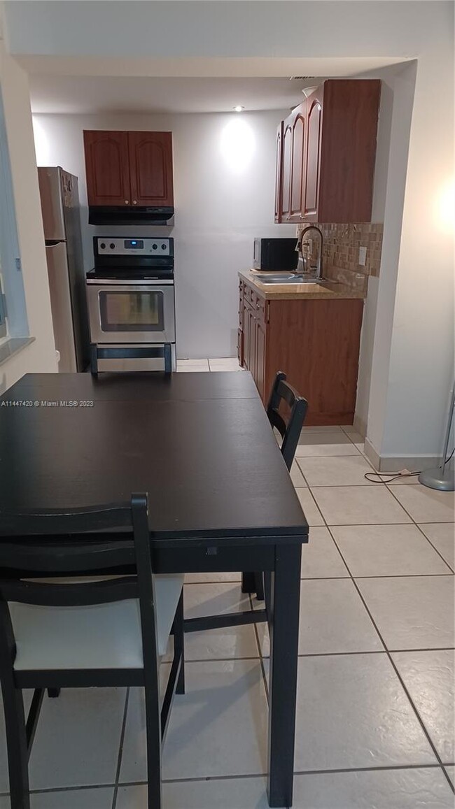 Building Photo - 750 SW 97th Ct