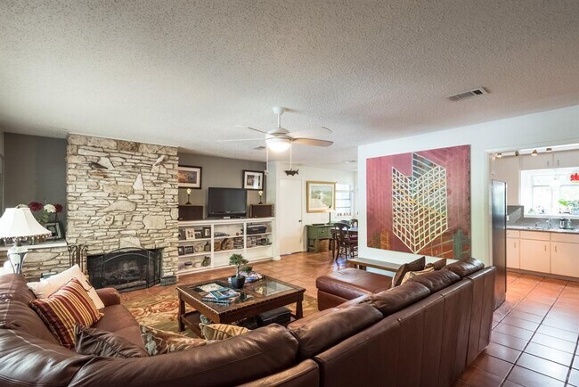 Foto del edificio - 2402 Rock Terrace Cir
