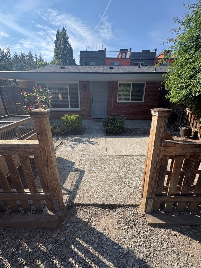 Foto del edificio - 7327 38th Ave NE