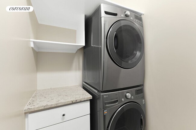 Foto del edificio - 6047 Huxley Ave