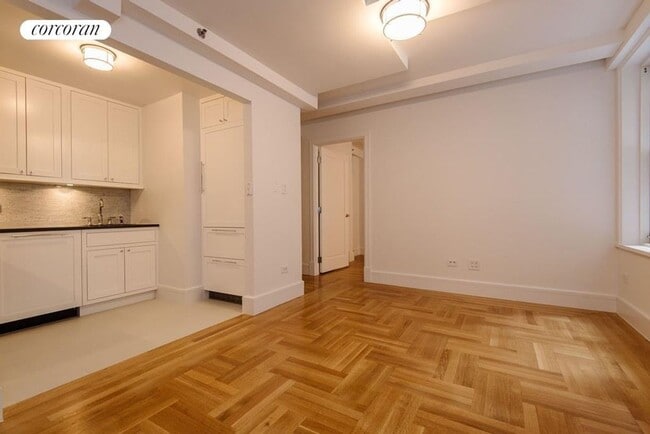 Building Photo - 27 W 72nd St