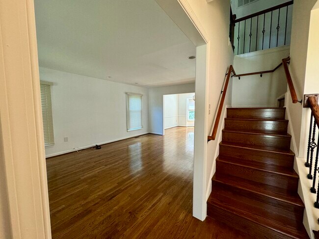 Foto del edificio - 28 Hollyberry Ct