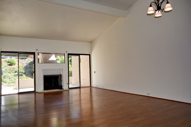 Building Photo - 7202 Plaza De La Costa